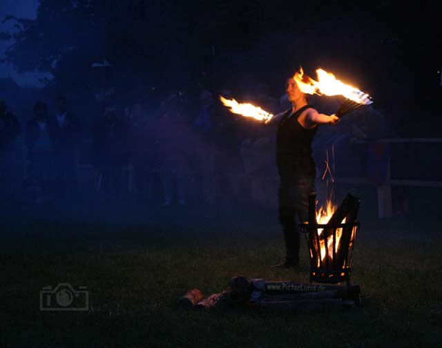 Feuershow Hermannsburg Wallpaper = Ziel speichern unter